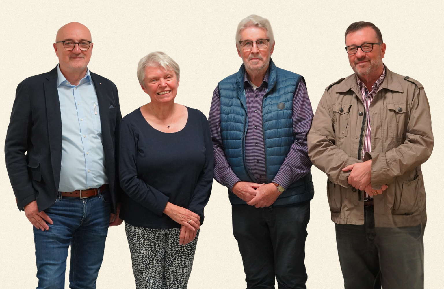 Die Mitglieder des Vorstandes des VFBB e.V. Speyer stehen nebeneinander und schauen in die Kamera