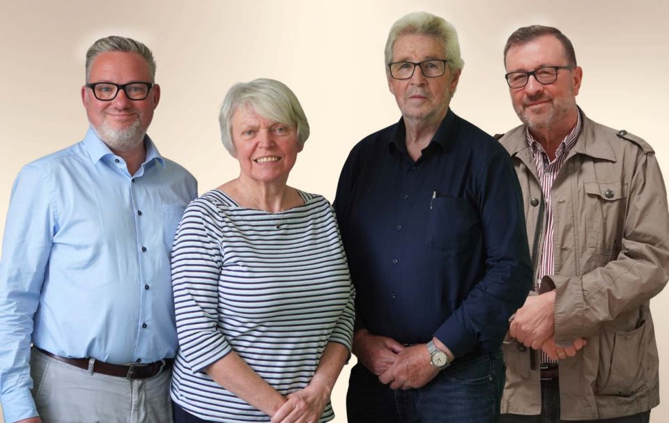 Die Mitglieder des Vorstandes des VFBB e.V. Speyer stehen nebeneinander und schauen in die Kamera