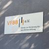 Fassade des VFBB-Gebäudes in Speyer mit dem Schild des VFBB e. V.